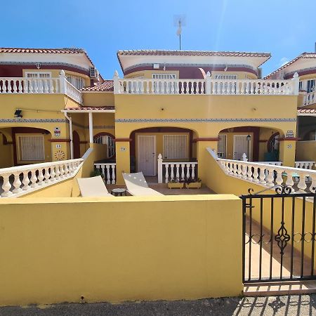 2 Bedroom Property In Closed Urbanisation Torrevieja Kültér fotó