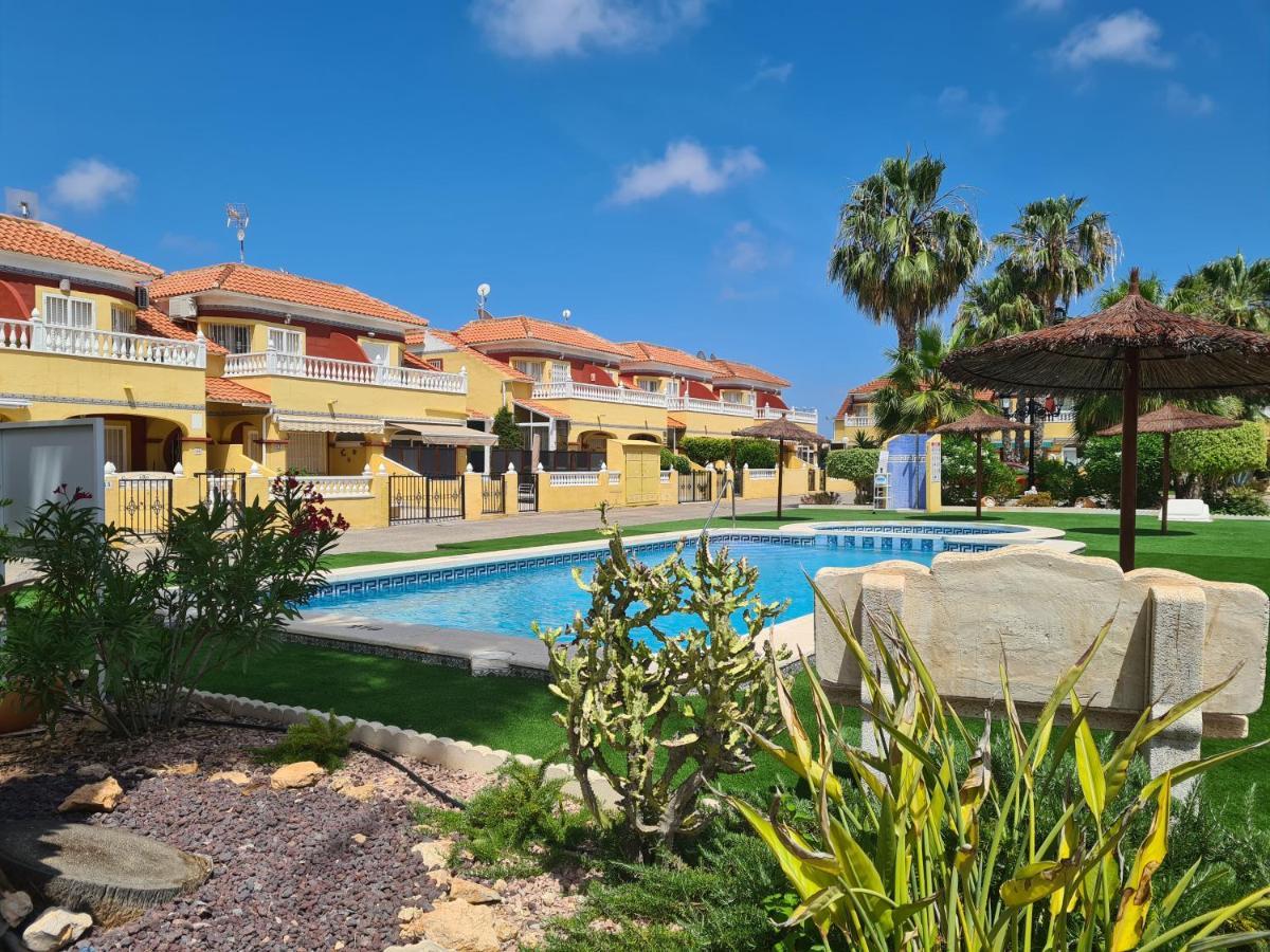 2 Bedroom Property In Closed Urbanisation Torrevieja Kültér fotó