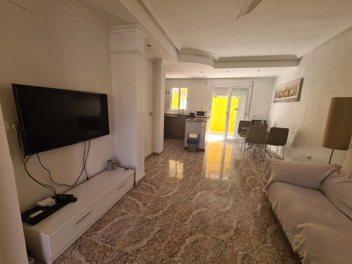 2 Bedroom Property In Closed Urbanisation Torrevieja Kültér fotó