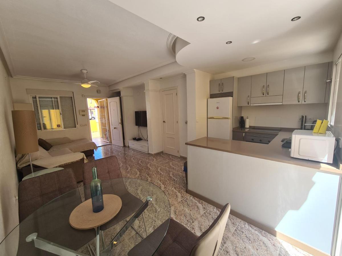 2 Bedroom Property In Closed Urbanisation Torrevieja Kültér fotó