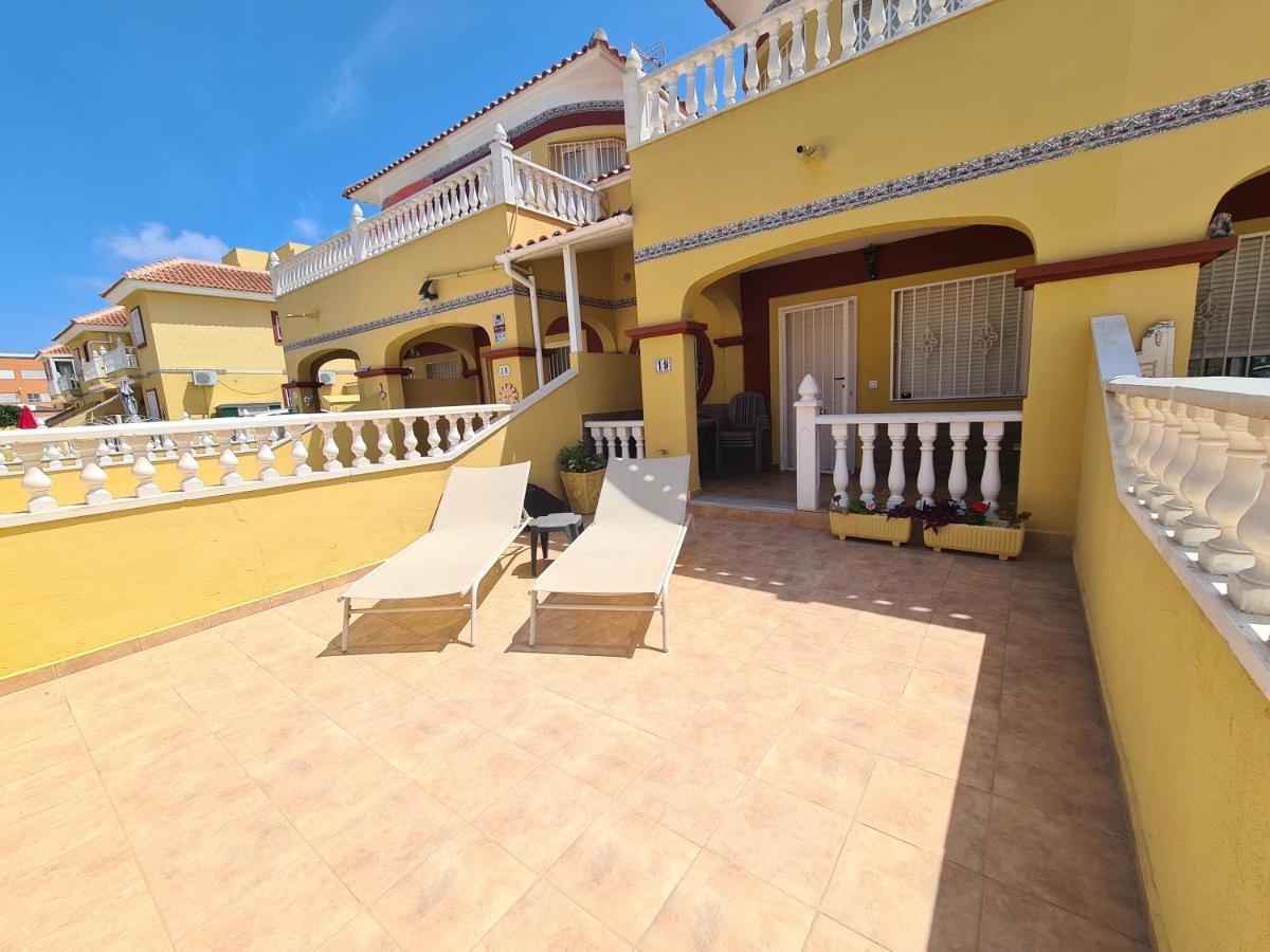 2 Bedroom Property In Closed Urbanisation Torrevieja Kültér fotó