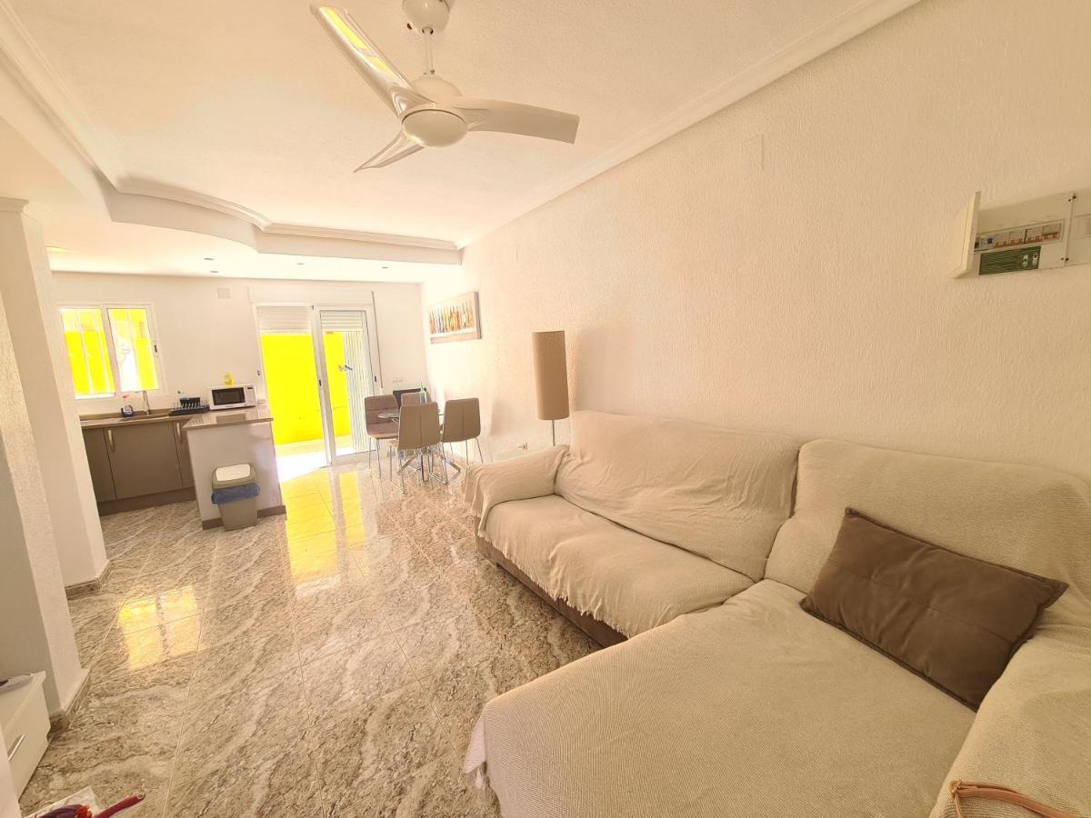 2 Bedroom Property In Closed Urbanisation Torrevieja Kültér fotó