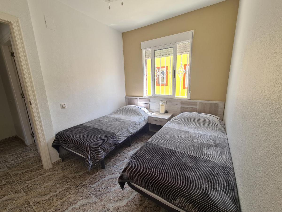 2 Bedroom Property In Closed Urbanisation Torrevieja Kültér fotó