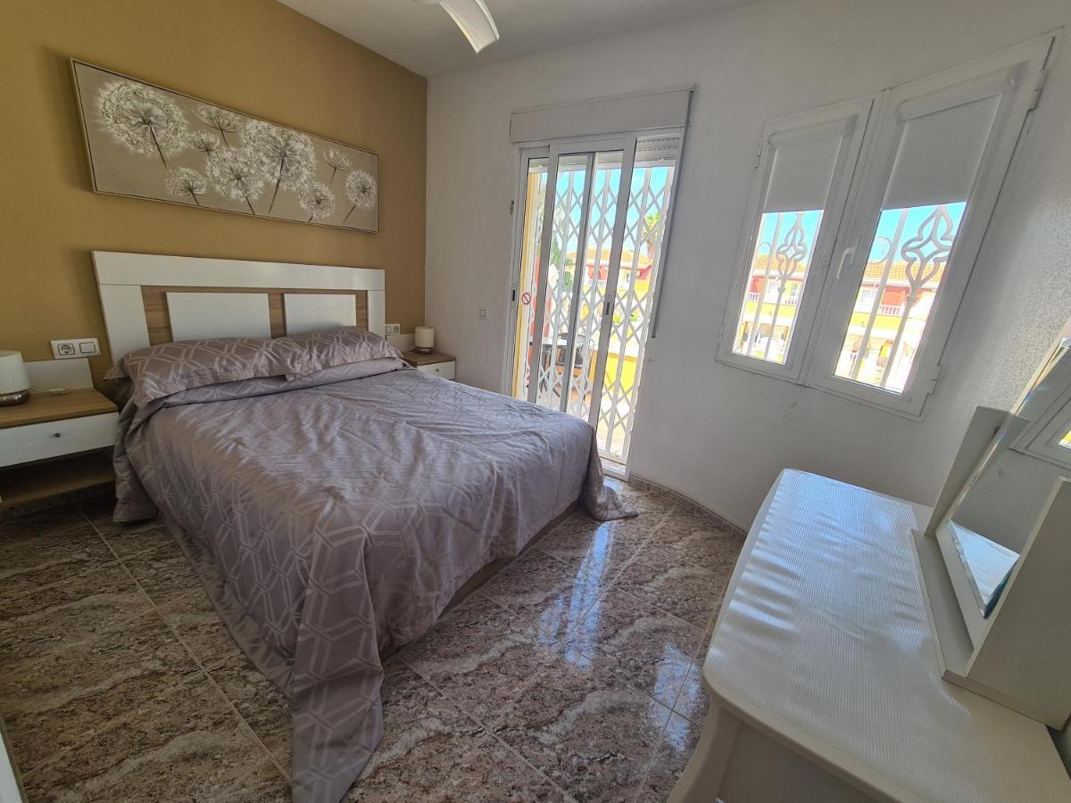 2 Bedroom Property In Closed Urbanisation Torrevieja Kültér fotó