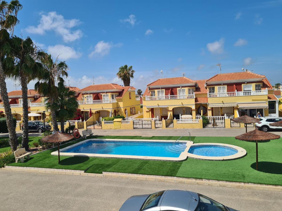 2 Bedroom Property In Closed Urbanisation Torrevieja Kültér fotó