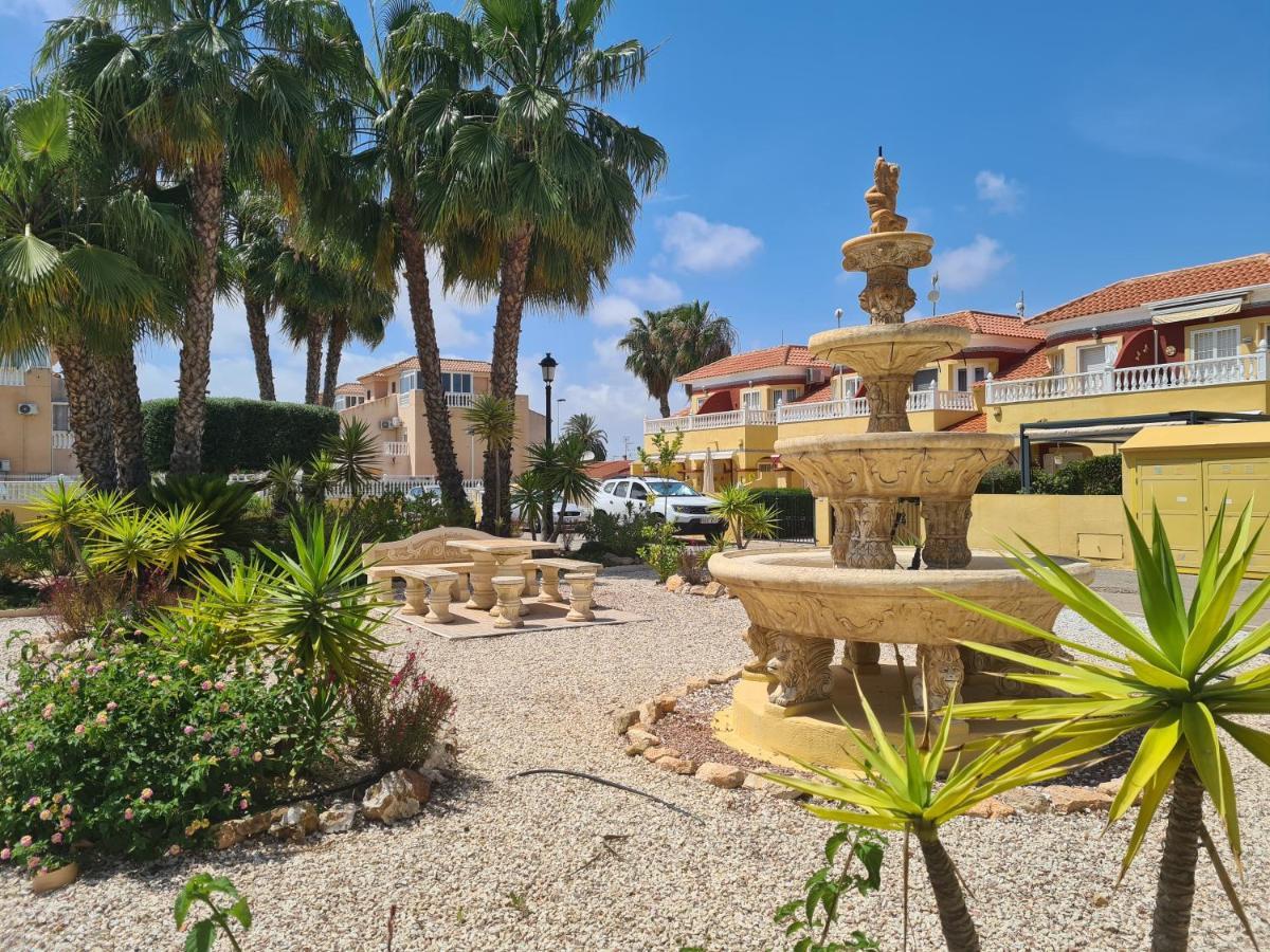 2 Bedroom Property In Closed Urbanisation Torrevieja Kültér fotó