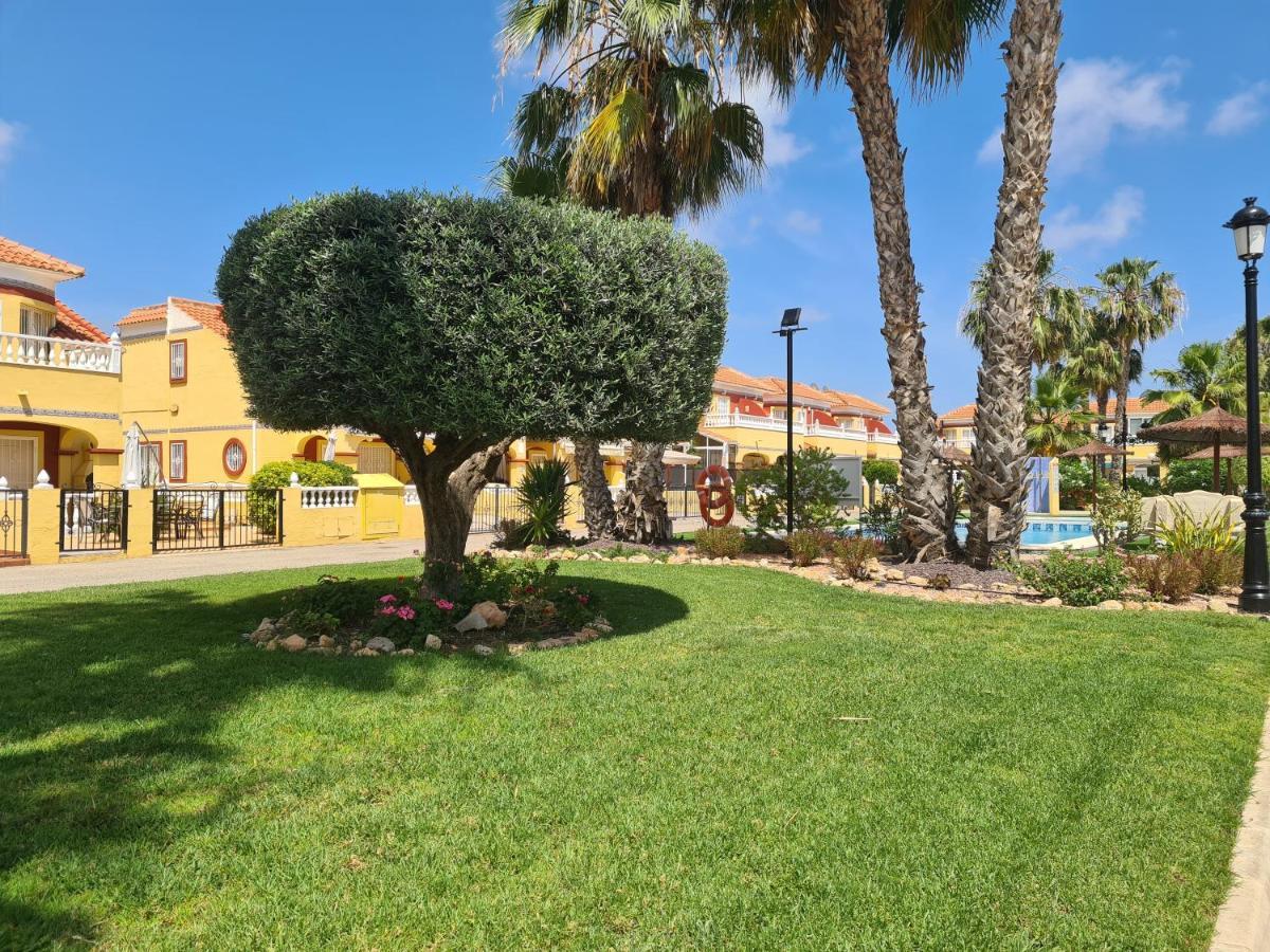 2 Bedroom Property In Closed Urbanisation Torrevieja Kültér fotó